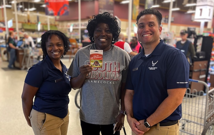 315 AW recruiters help spread holiday cheer at commissary