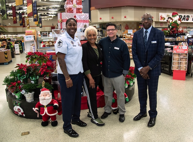315 AW recruiters help spread holiday cheer at commissary