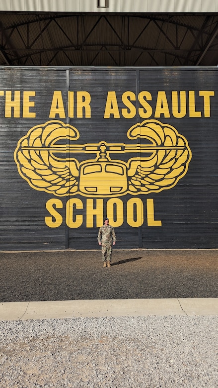 88th Readiness Division Soldiers earn Air Assault Badge