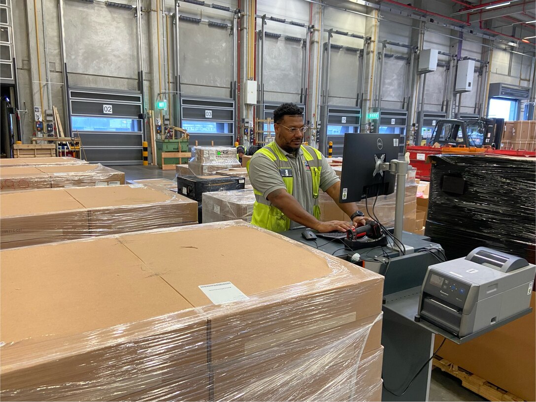 Man standing at a mobile work station in a warehouse