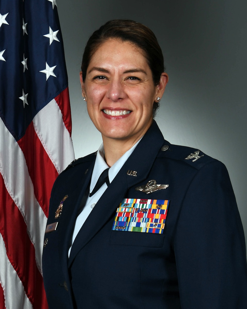 Photo of Air Force female colonel.