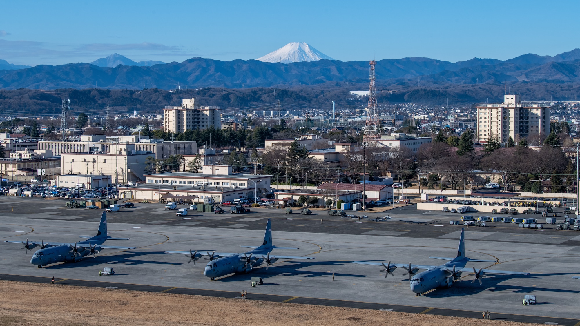 【速報】横田基地に「爆破予告」  一時退避指示