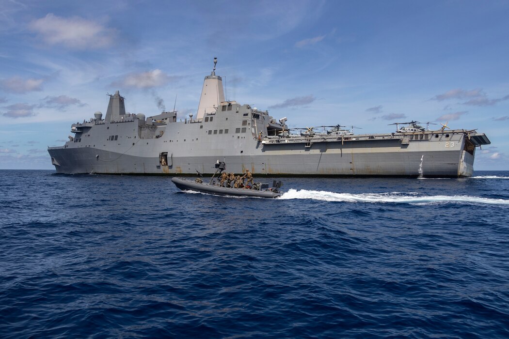 Marines depart USS Anchorage (LPD 23) to conduct a forward screen exercise.