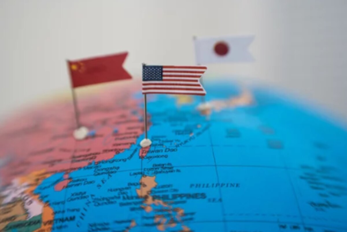 Map with flags representing the US and Japan defending Taiwan from a Chinese invasion