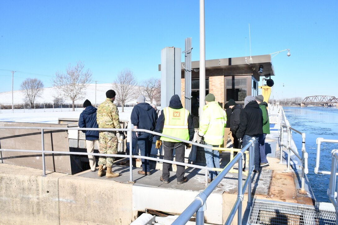 Mr. Durrett visits T.J. O'Brien Lock and Dam with senior leaders