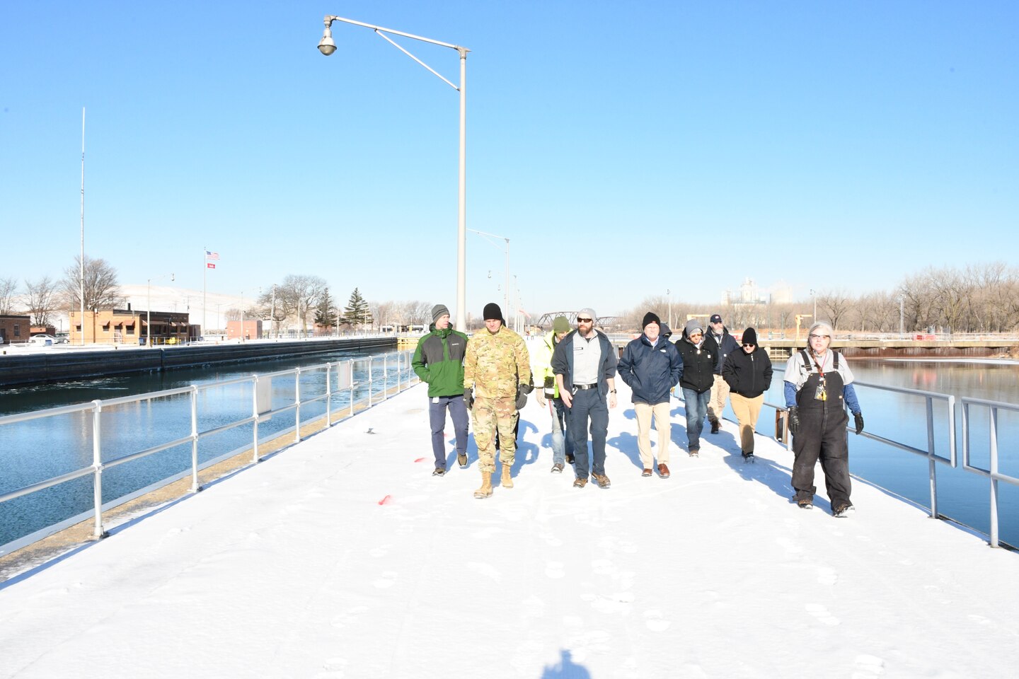 Mr. Durrett visits T.J. O'Brien Lock and Dam with senior leaders