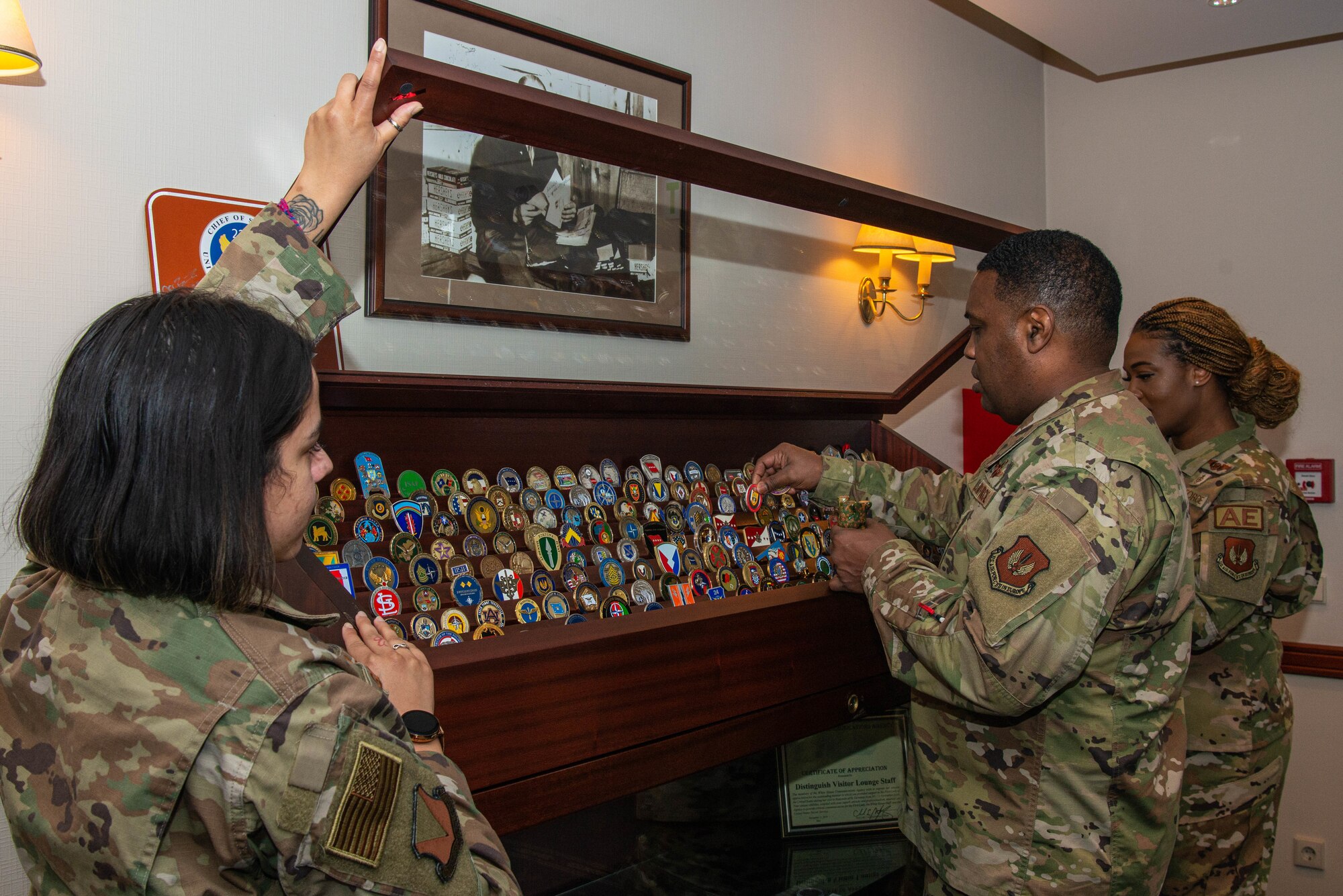 general puts coin in case