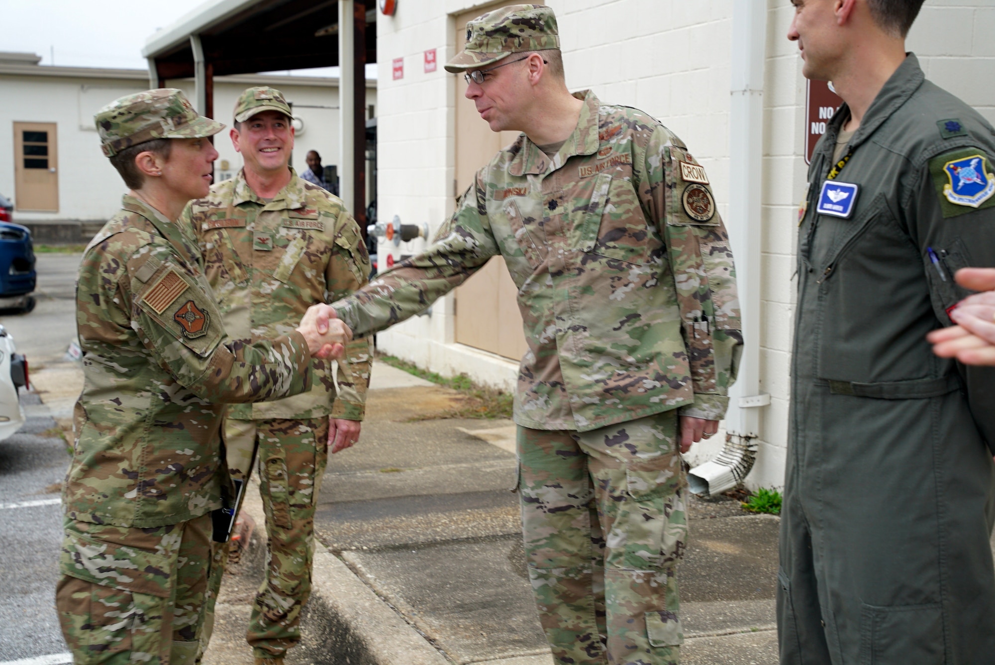 U.S. Air Force Lt. Gen. Leah G. Lauderback, deputy chief of staff for intelligence, surveillance, reconnaissance and cyber effects operations, left, shakes the hand of Lt. Col. Matthew Munska, 850th Spectrum Warfare Group deputy commander, during a visit to the 350th Spectrum Warfare Wing at Eglin Air Force Base, Fla., Feb. 1, 2023. Lauderback visited the 350th SWW to learn more about the wing’s mission to provide cutting-edge Electromagnetic Spectrum capabilities to warfighters. (U.S. Air Force photo by 1st Lt. Benjamin Aronson)
