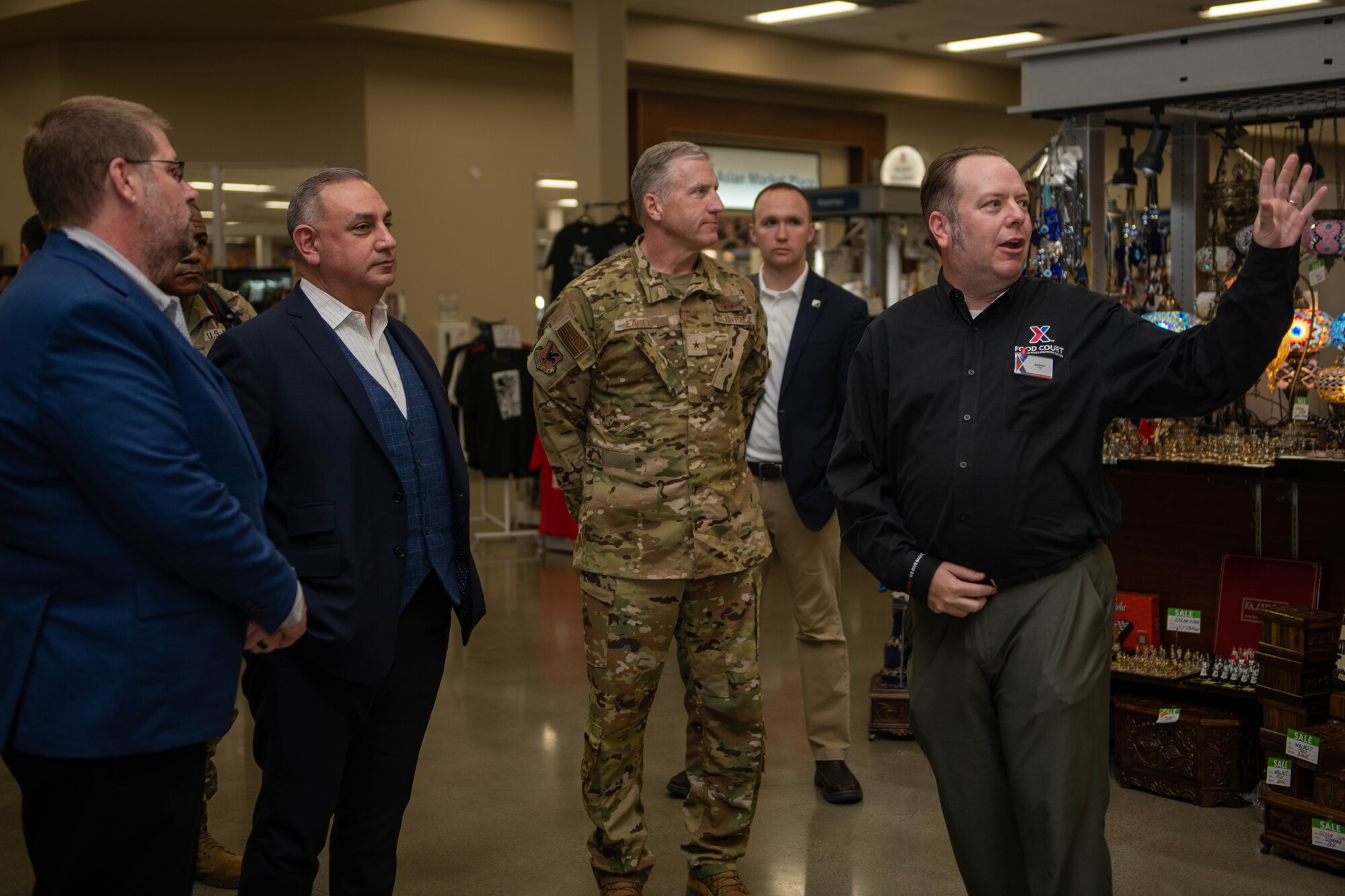 Food court manager briefs Under Secretary of Defense