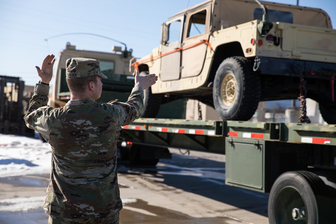 425th TC transports HUMVEES/equipment across state lines