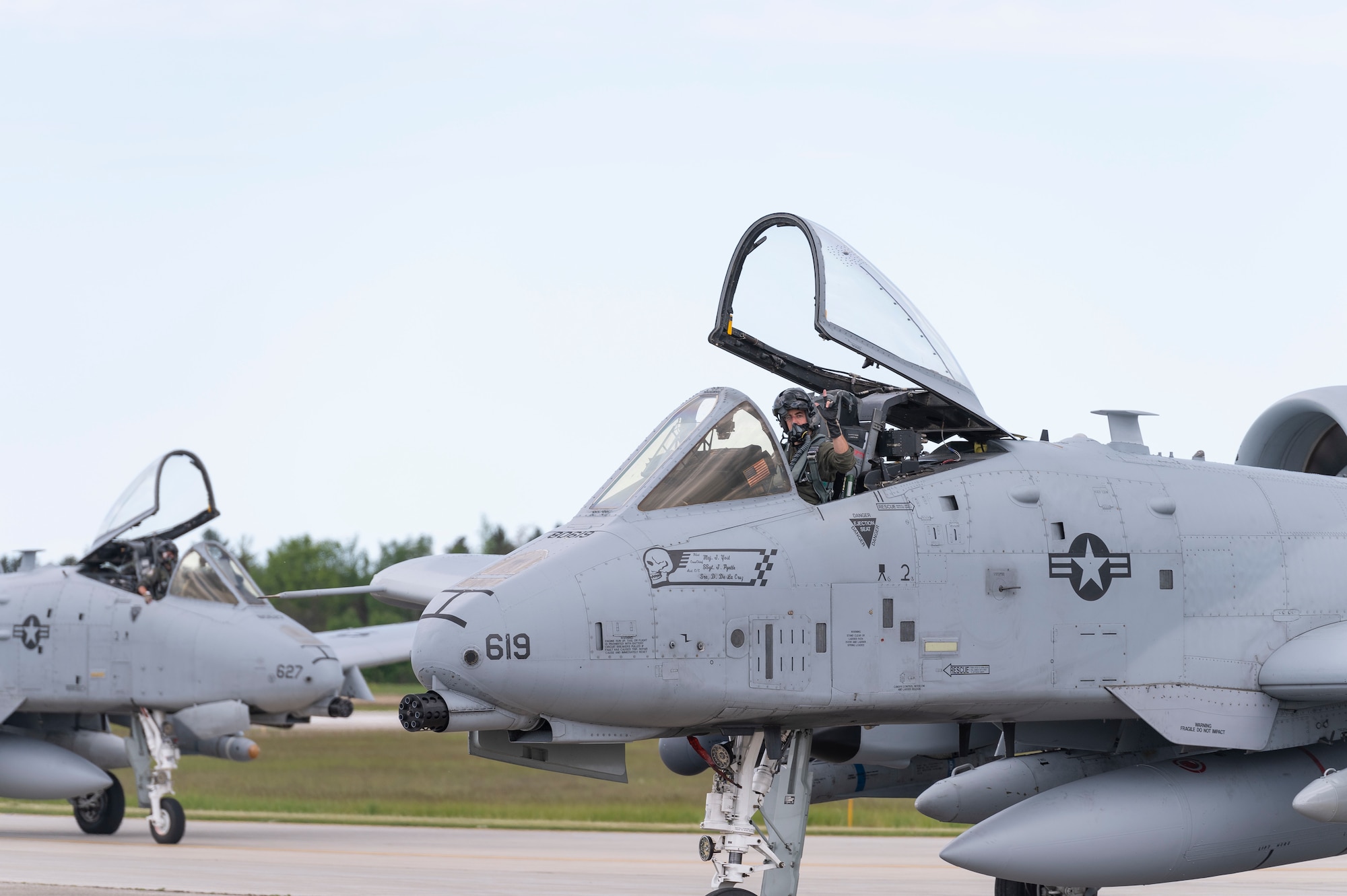 Two A-10 Thunderbolt IIs taxiing with their cockpits open