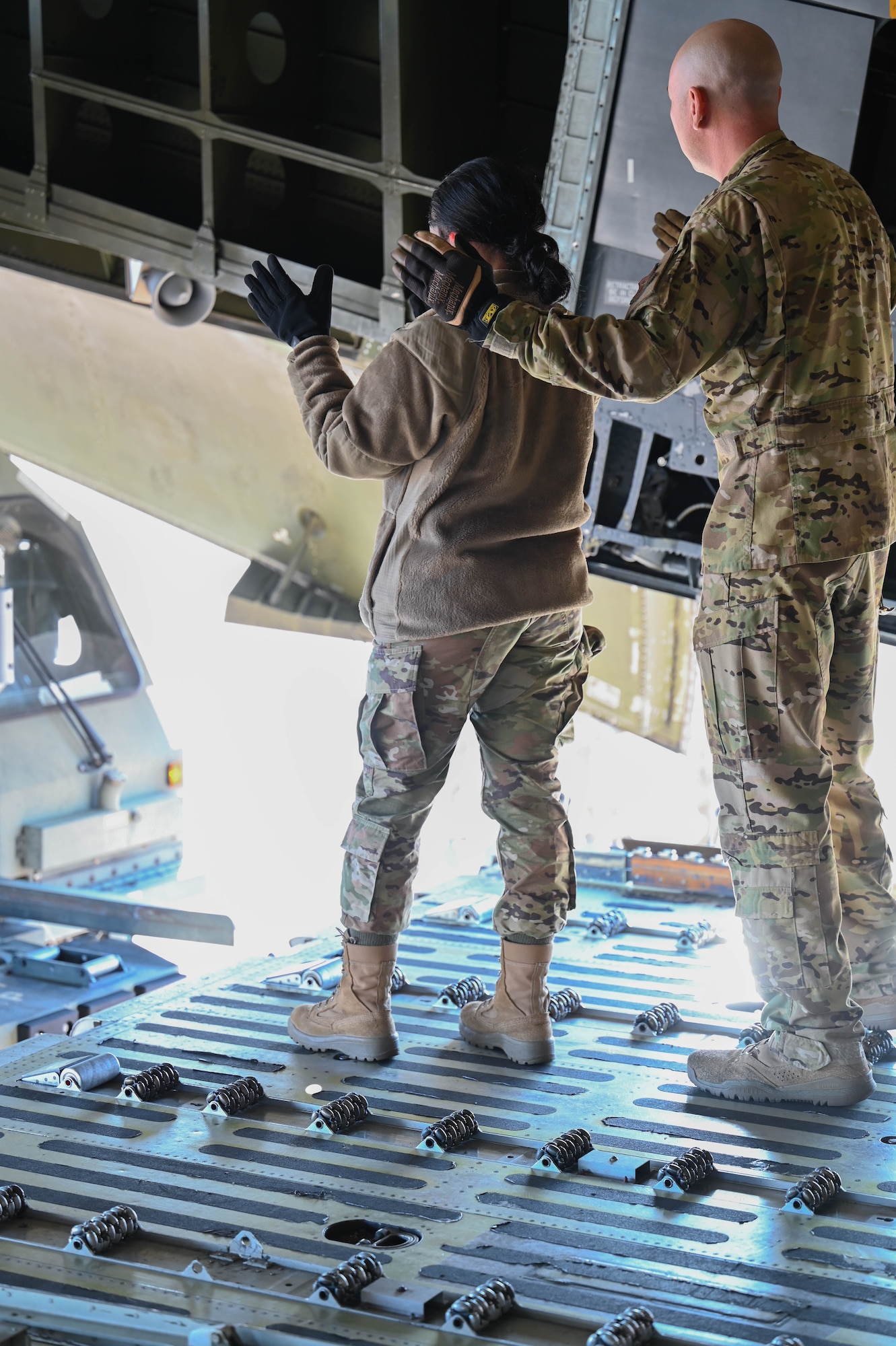 people load an aircraft