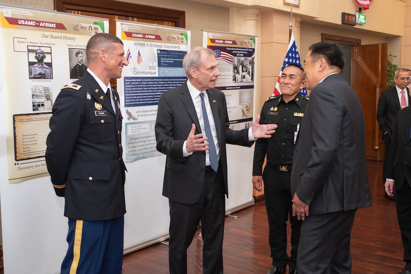 U.S. Ambassador and the Thai Deputy Prime Minister vis a lab at the U.S. Army Medical Directorate - Armed Forces Institute of Medical Sciences.