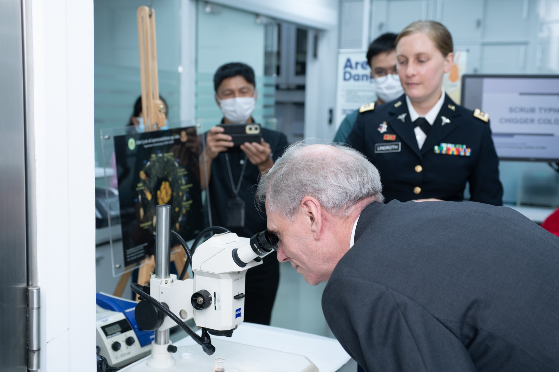 U.S. Ambassador and the Thai Deputy Prime Minister vis a lab at the U.S. Army Medical Directorate - Armed Forces Institute of Medical Sciences.