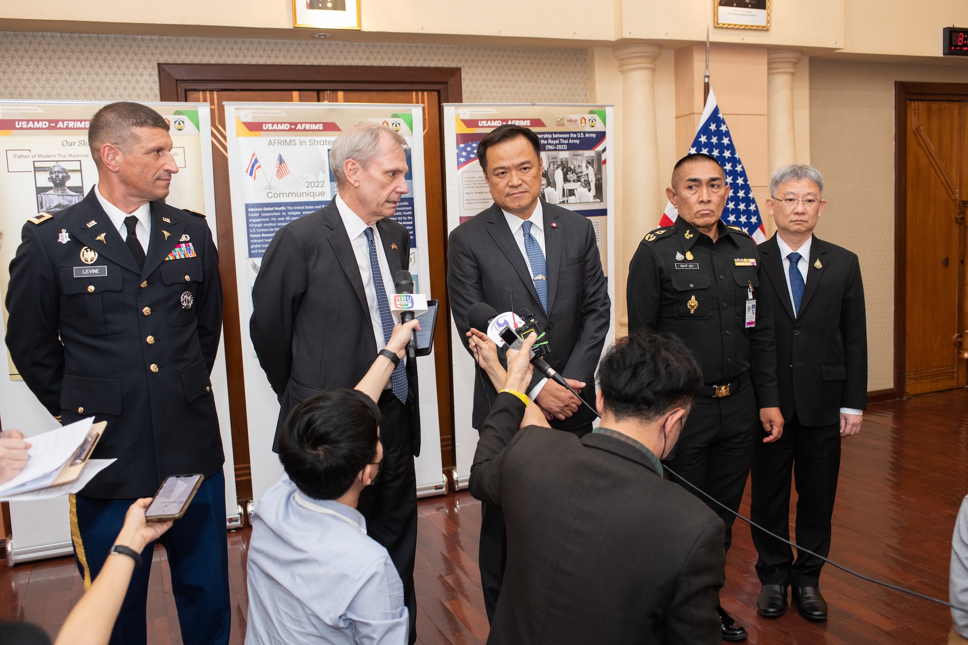 U.S. Ambassador and the Thai Deputy Prime Minister vis a lab at the U.S. Army Medical Directorate - Armed Forces Institute of Medical Sciences.