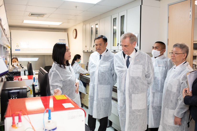 U.S. Ambassador and the Thai Deputy Prime Minister vis a lab at the U.S. Army Medical Directorate - Armed Forces Institute of Medical Sciences.