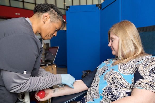 Shawniece Walker, with Mississippi Blood Services, prepares Kelly Mitchell of the U.S. Army Engineer Research and Development Center.