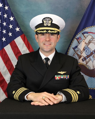 Official photo of CDR Vantrease