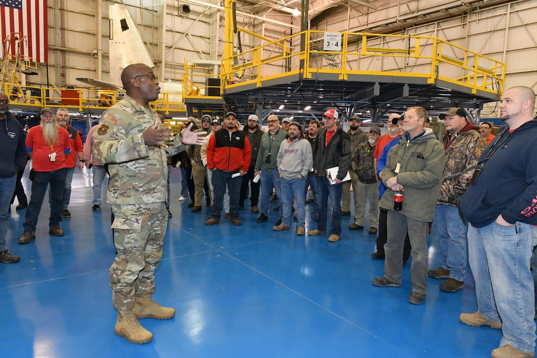 AFSC Commander visits Robins ‘Robins is bridge to future’