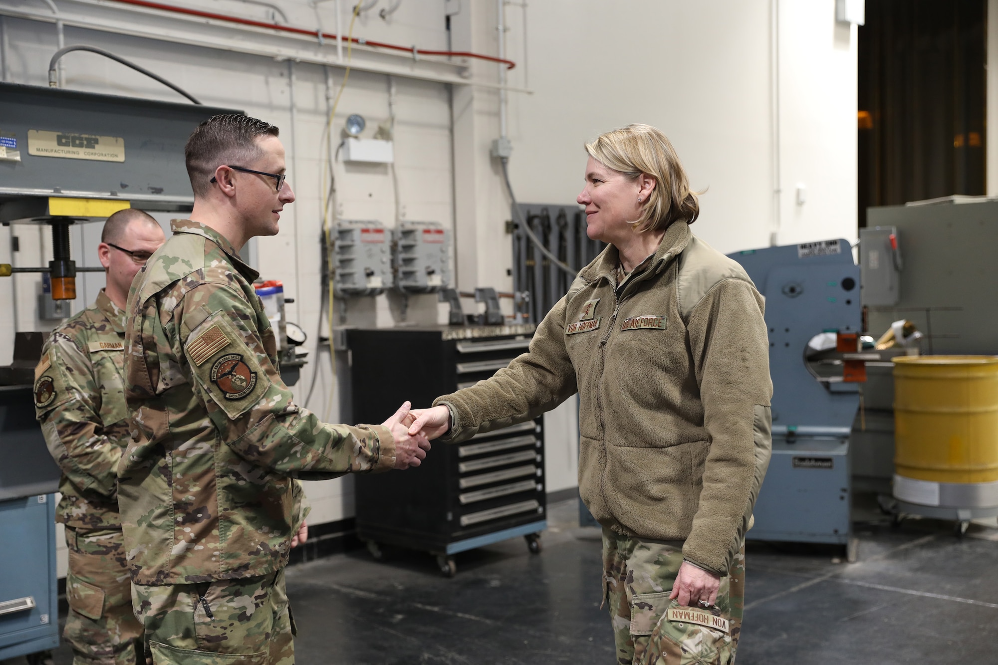 Maj. Gen. C. McCauley von Hoffman, Director of Logistics, Civil Engineering, Force Protection and Nuclear Integration, Headquarters Air Force Materiel Command, coins Tech. Sgt. Andrew Rahke, 445th Maintenance Squadron metals technology craftsman, for being an outstanding performer Jan. 8, 2023. Five Airmen were coined by the general for being their group’s outstanding performer; three from the 445th Maintenance Group and two from the 445th Mission Support Group. While at the wing, the general received an overview briefing from both the 445th MSG and MXG, she met with 21X officers during a senior leader perspective discussion, had lunch with both 445th MXG and MSG leadership and toured various maintenance facilities.