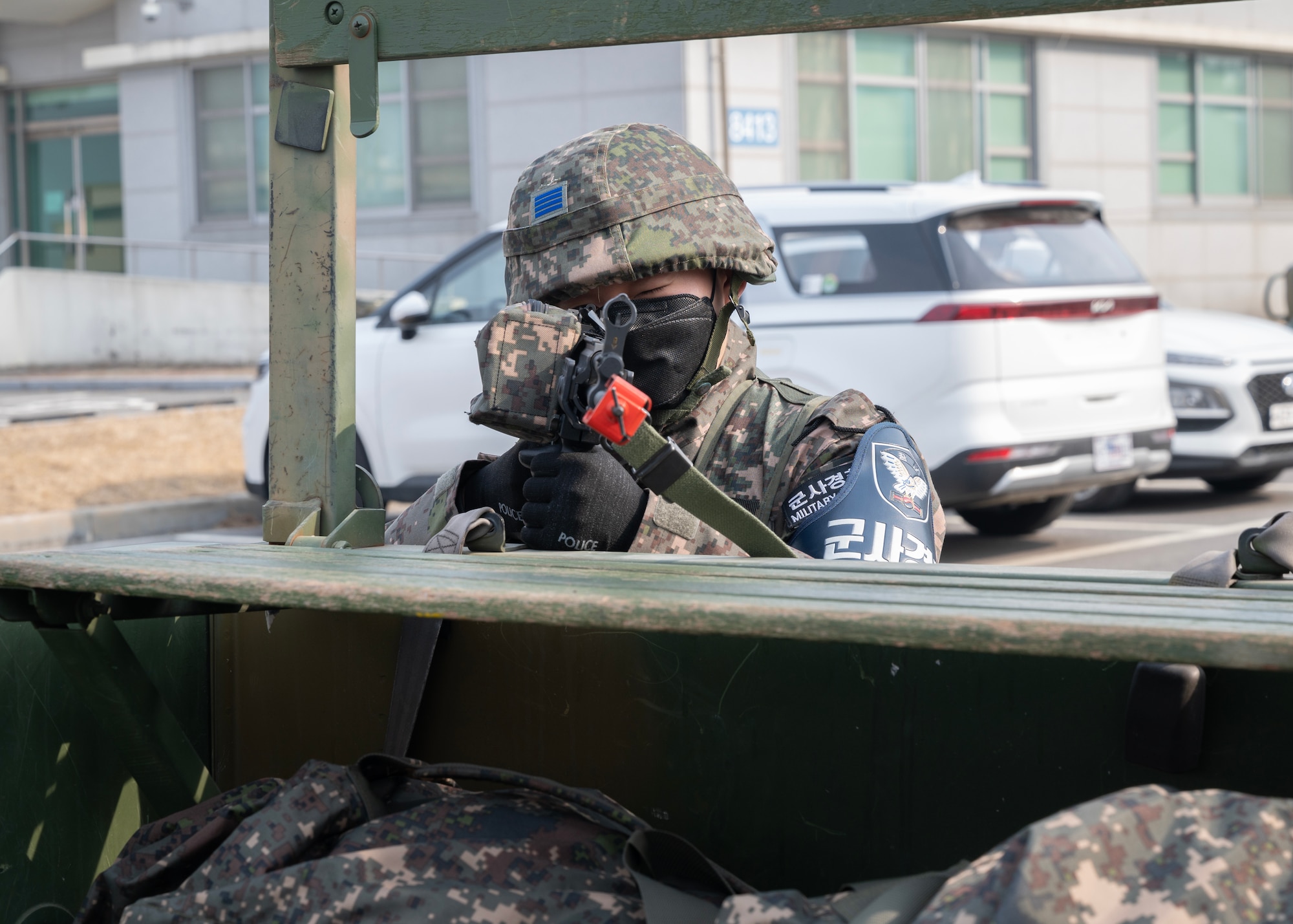 A Republic of Korea (ROK) Air Force 38th Fighter Group military policeman aims a K2C1 rifle during a bilateral training event at Kunsan Air Base, ROK, Feb. 7, 2023. The training event boosted the interoperability and camaraderie between the 38th FG and U.S. Air Force 8th Security Forces Squadron personnel. (U.S. Air Force photo by Senior Airman Akeem K. Campbell)
