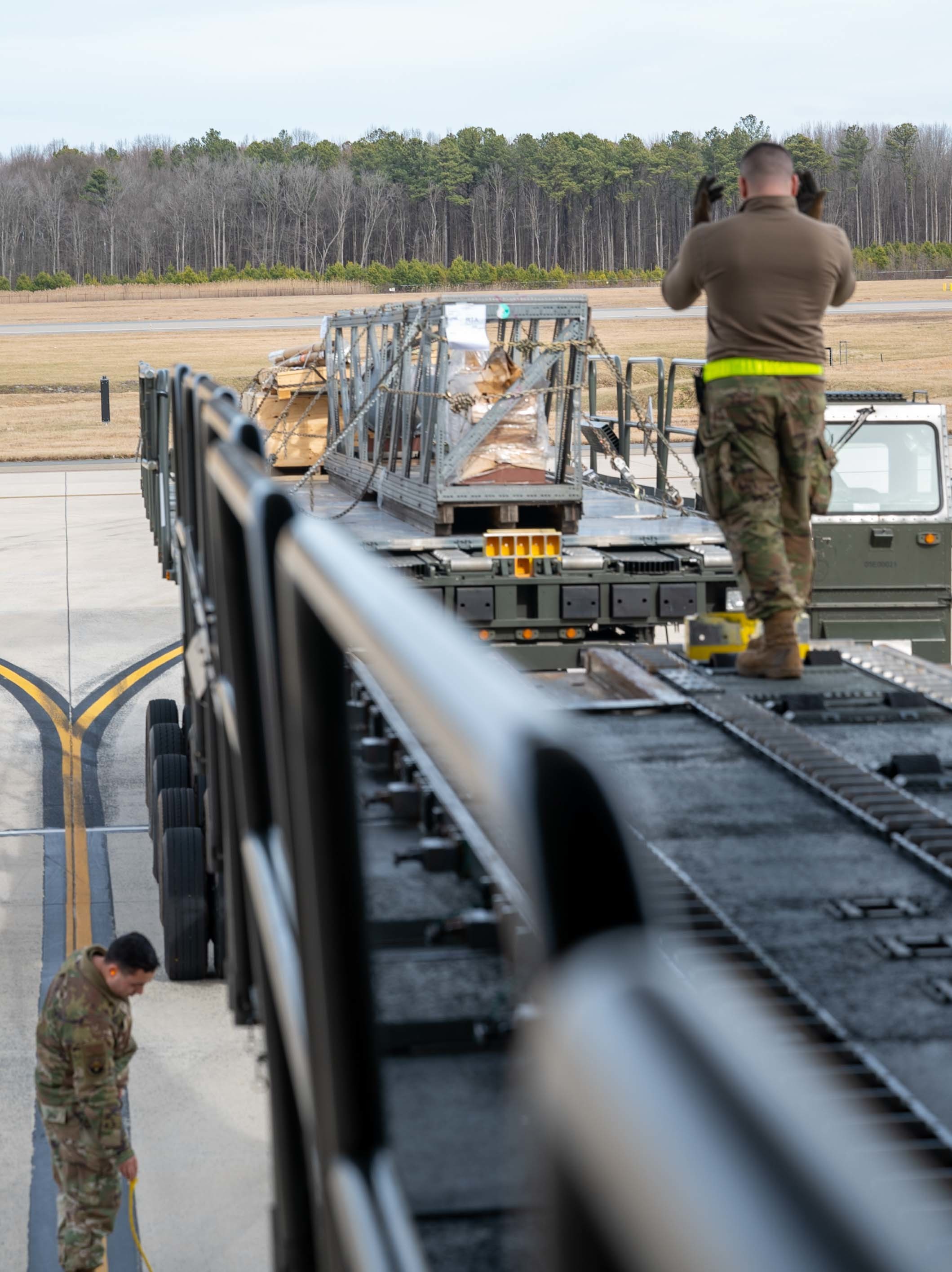 436th APS Airmen move the mission > Dover Air Force Base > News