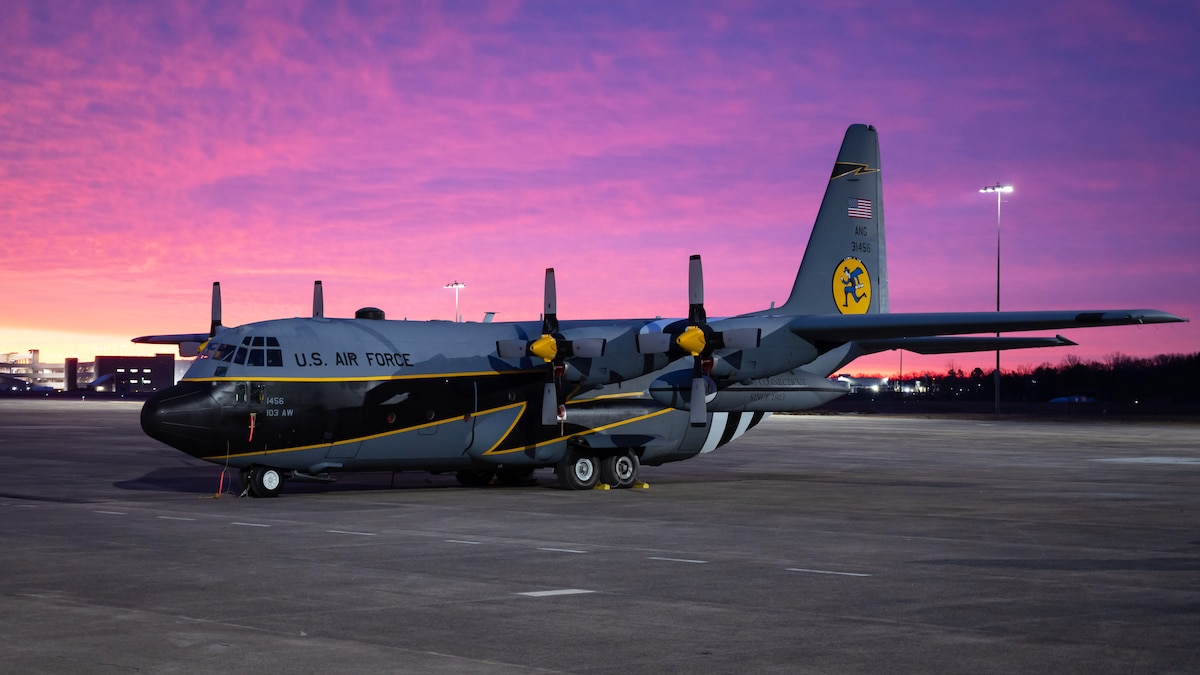100 years of the Flying Yankees > 103rd Airlift Wing