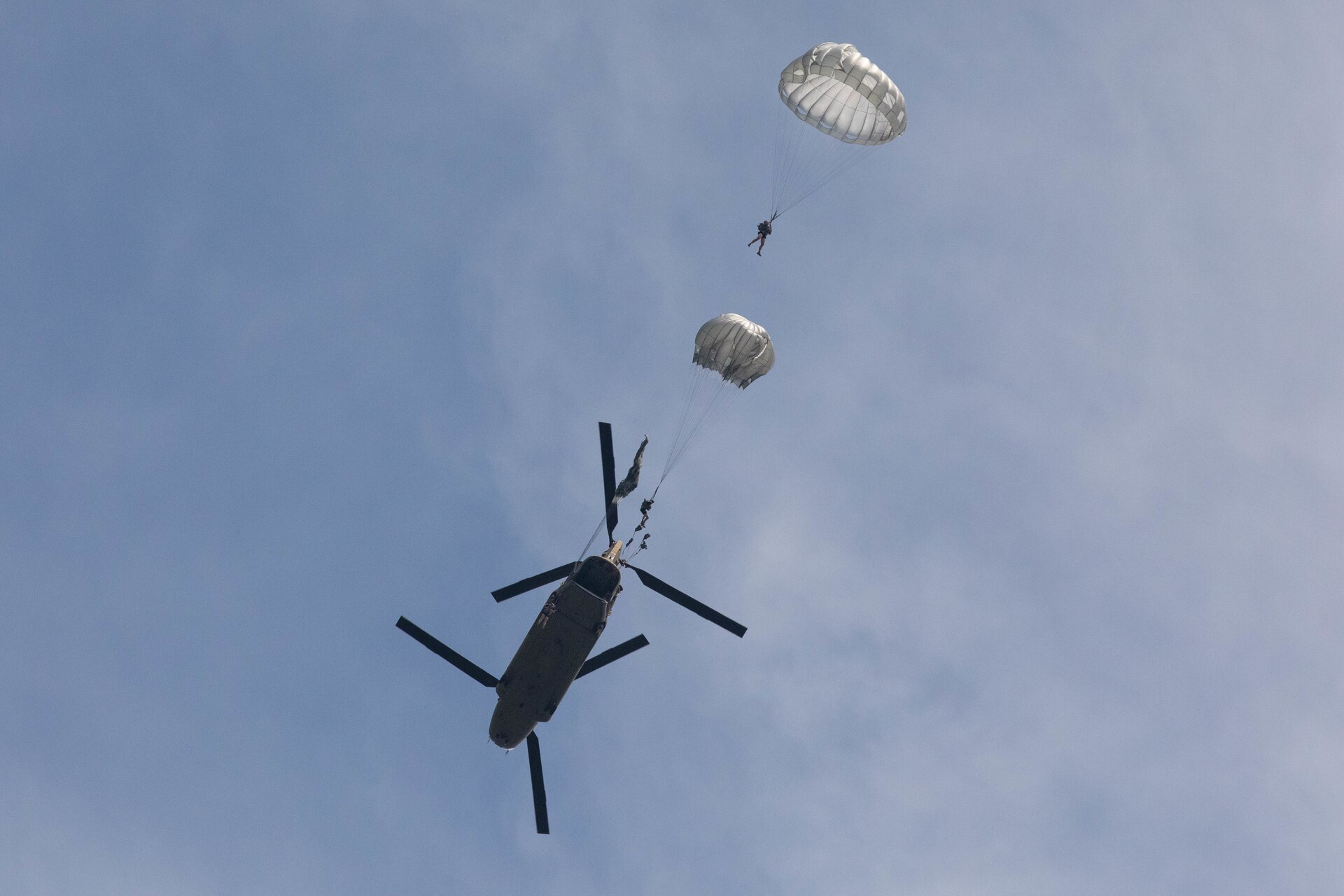 Soldiers of the 20th Special Forces Group Military Intelligence Company (MICO) conducted a water jump at Green River Lake near Campbellsville, KY, Aug. 6, 2022. The jump was conducted to enhance the company’s proficiency in conducting airborne operations that require a water landing. (U.S. Army National Guard photo by Spc. Caleb Sooter)