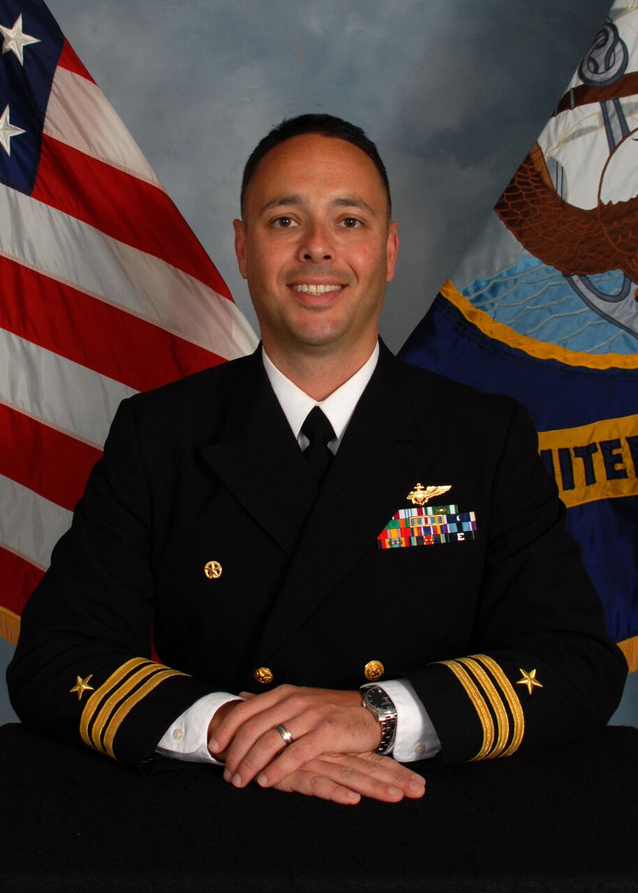 Official photo of CDR Smith