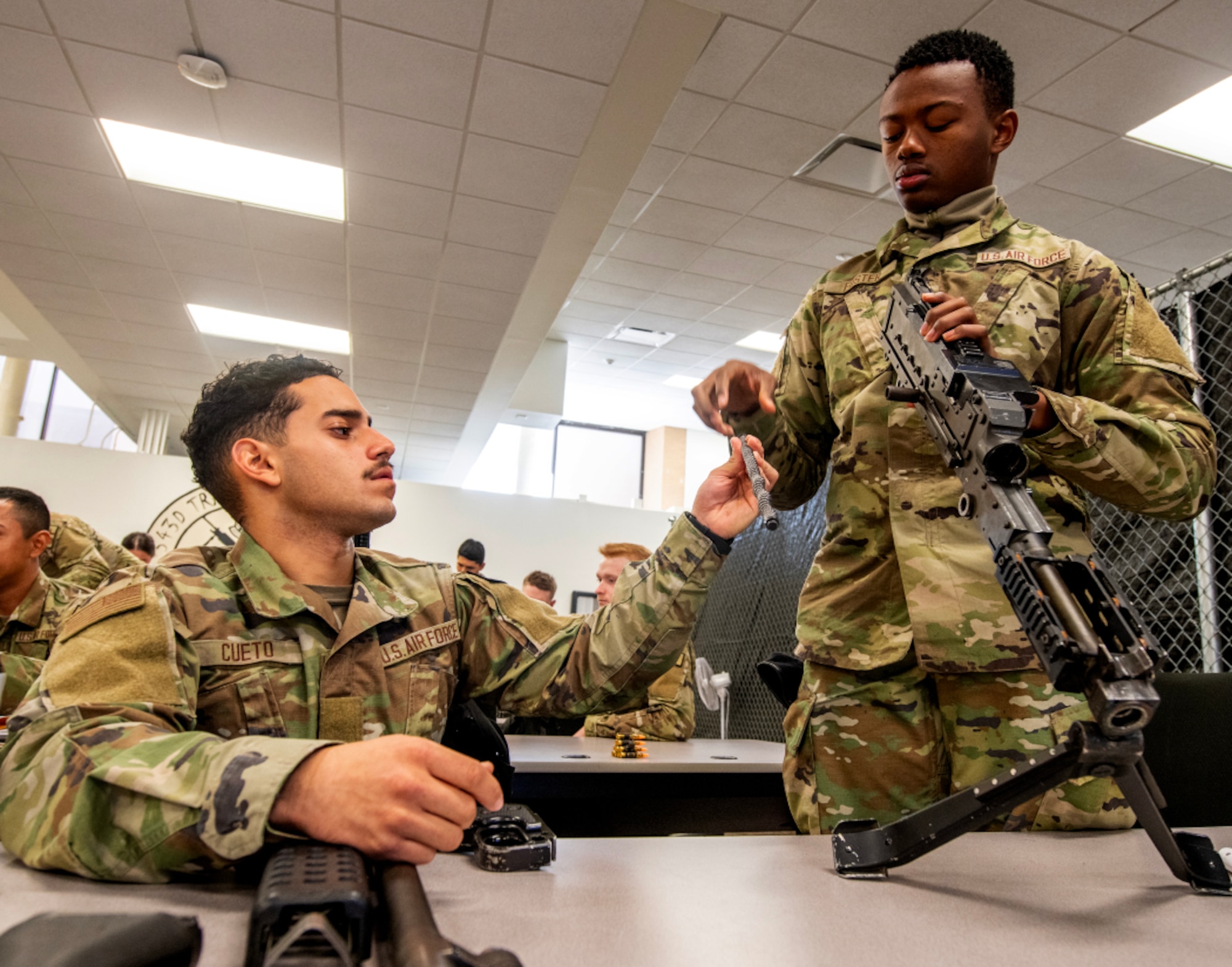 Students train with M240 B medium weight machine gun at JBSA-Lackland