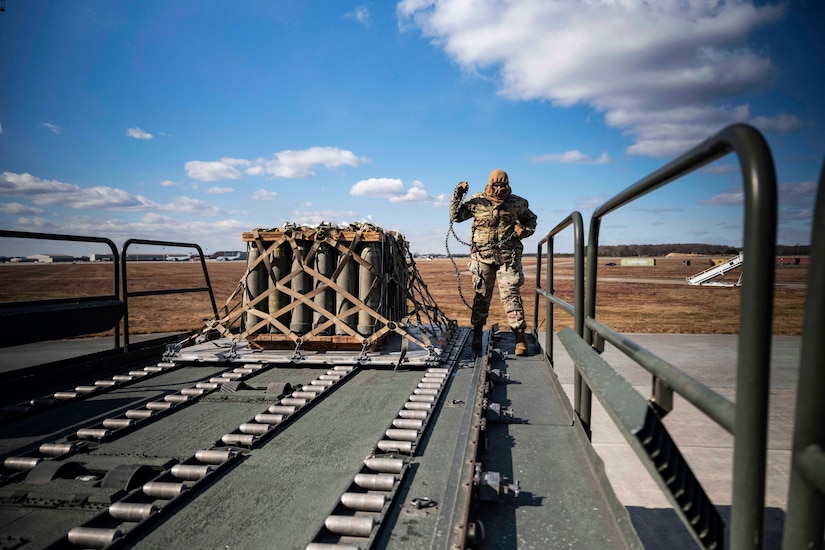 Army Unit Bolsters Abrams Tanks With 'Reactive' Armor > U.S. Department of  Defense > Defense Department News