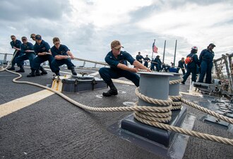 USS Paul Hamilton (DDG 60) arrives in Diego Garcia.