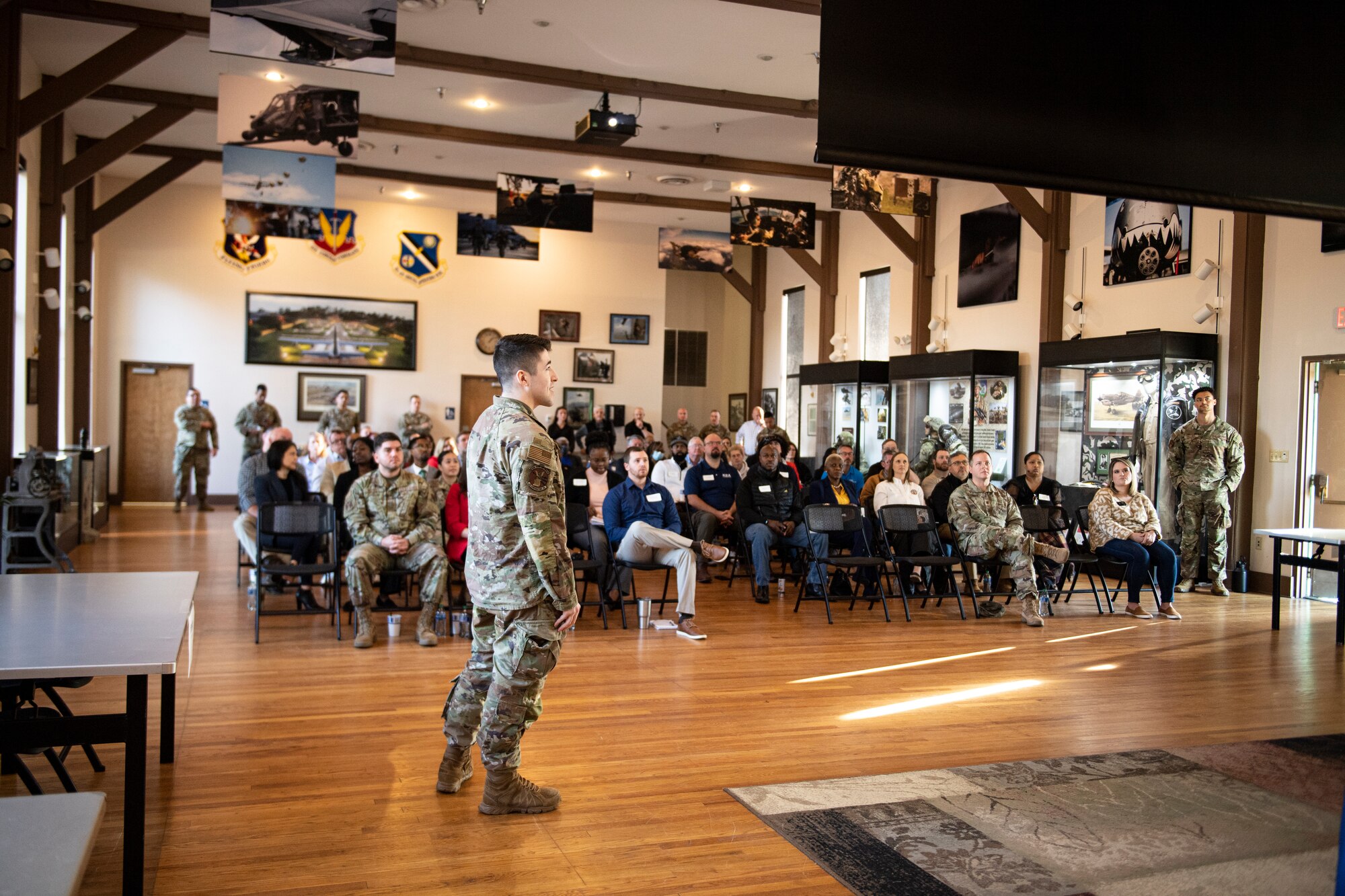 Airman gives presentation