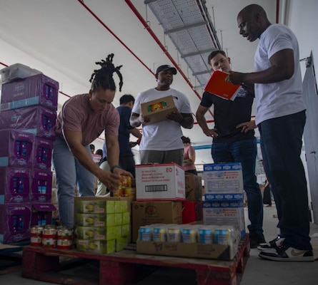 Makin Island Sailors, 13th MEU Marines volunteer in Singapore