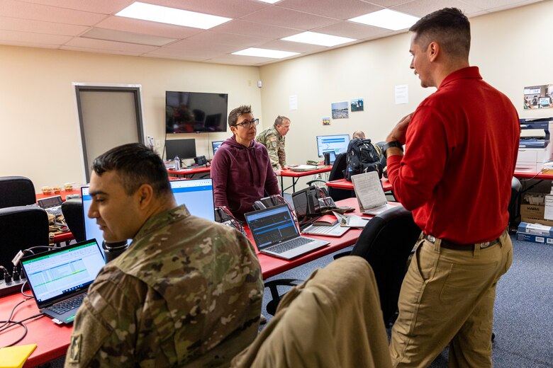 Pittsburgh District hosts training to provide emergency power during natural disasters