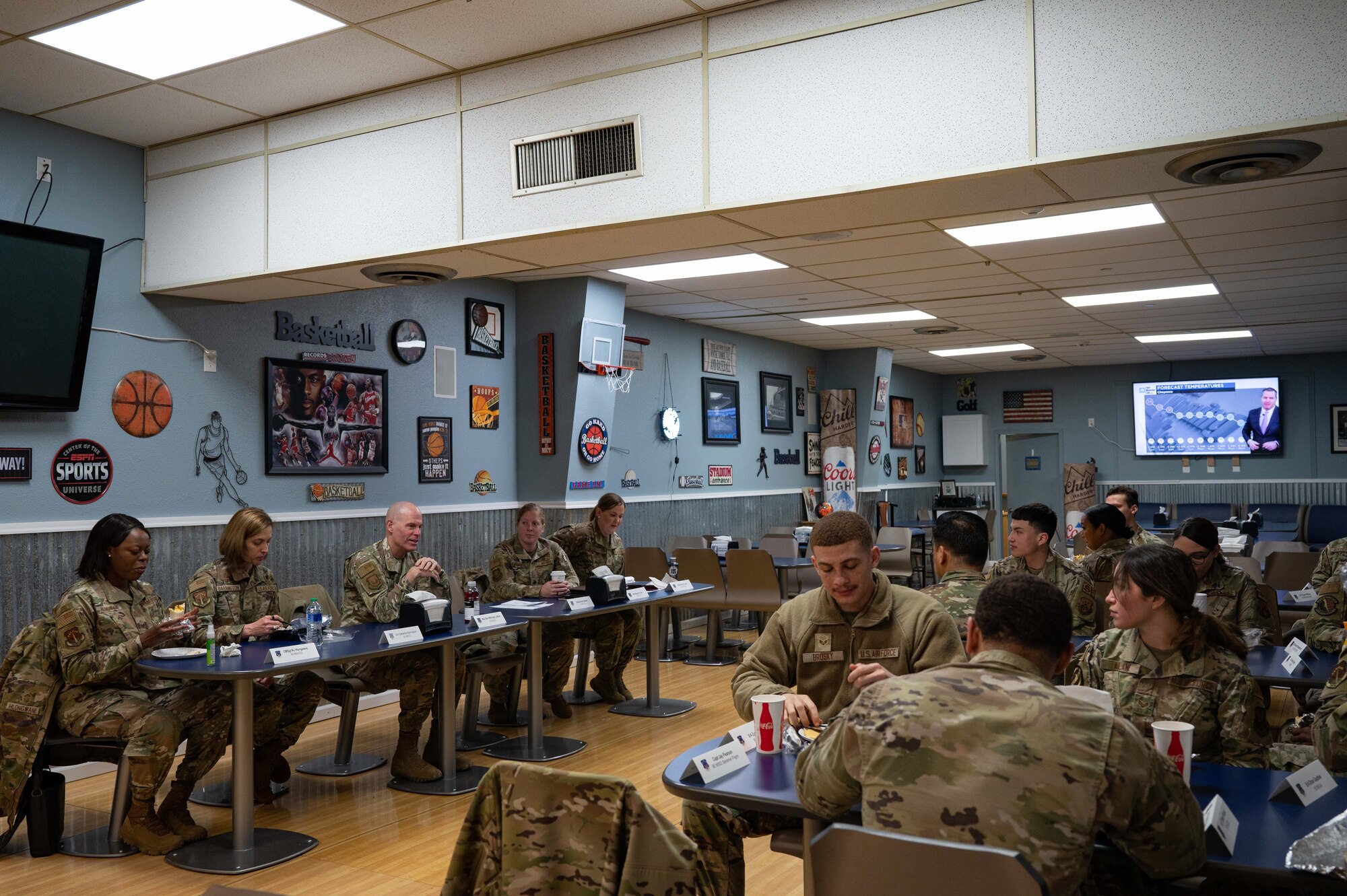 Maj. Gen. Lutton has breakfast with 90th Missile Wing Airmen.