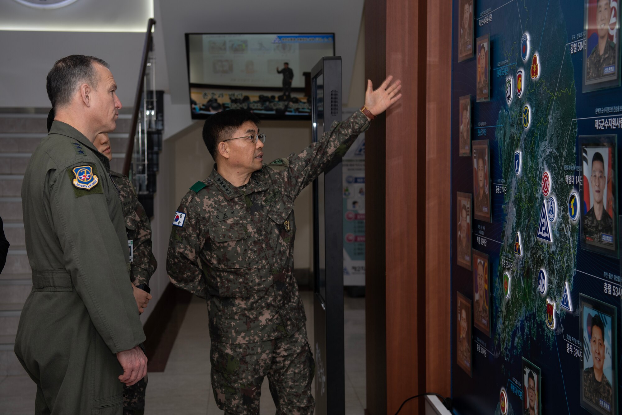 Republic of Korea Army Gen. Hui Hyun Shin (right), 2nd Operations Command (2OC) commander, briefs U.S. Air Force Lt. Gen. Scott Pleus (left), 7th Air Force commander, about the unit during a visit to 2 OC Headquarters in Daegu, Republic of Korea, Feb. 16, 2023
