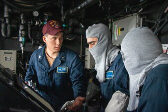 USS Anchorage (LPD 23) bridge watch training in Singapore.