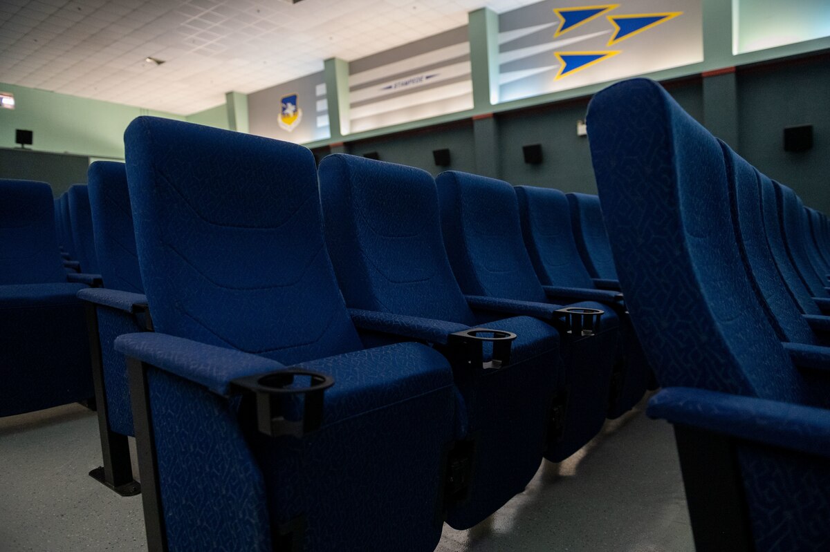 Base Theater Reopens on Osan > Osan Air Base > Article Display