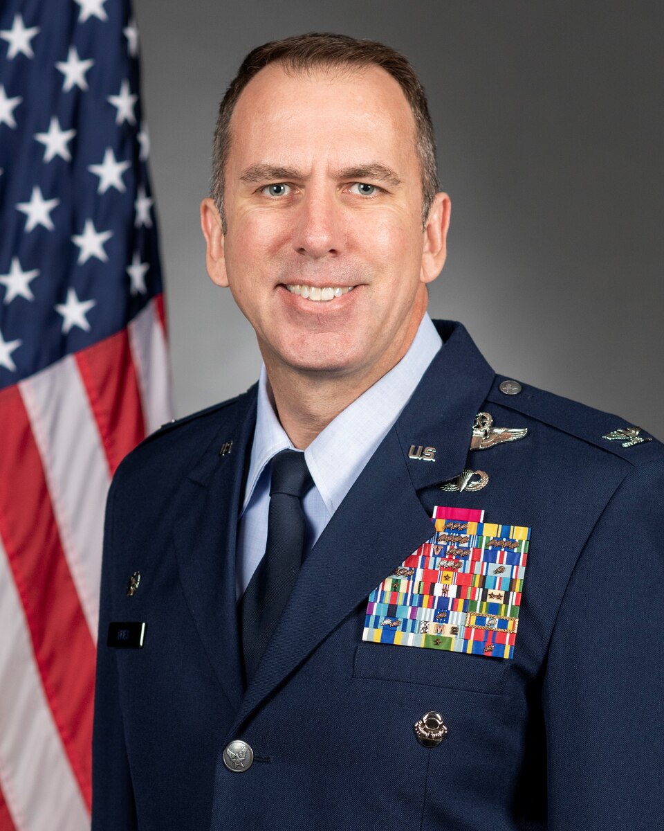 137th SOW Commander Christopher D. Gries official photo