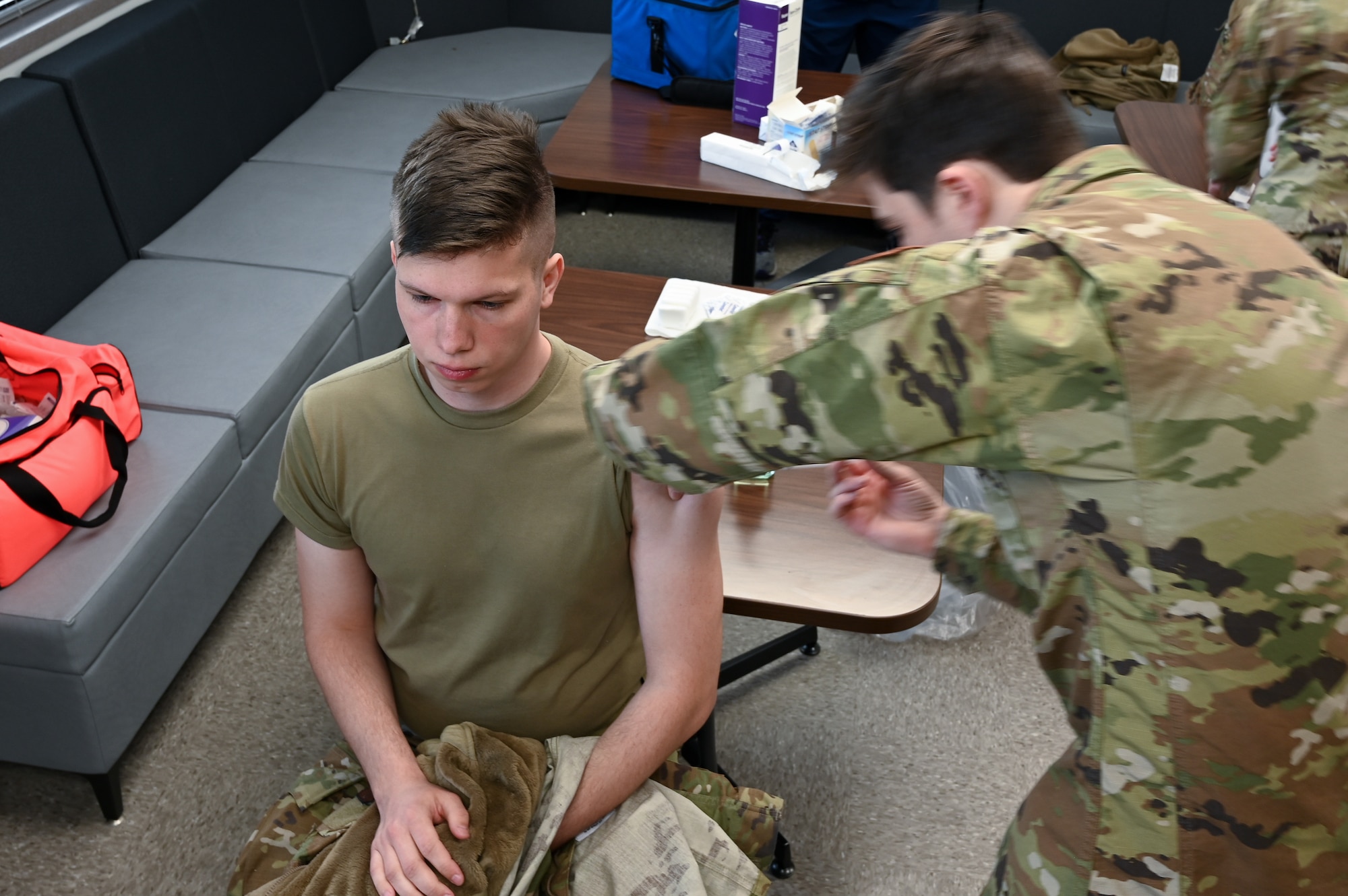 Airmen get flu shots