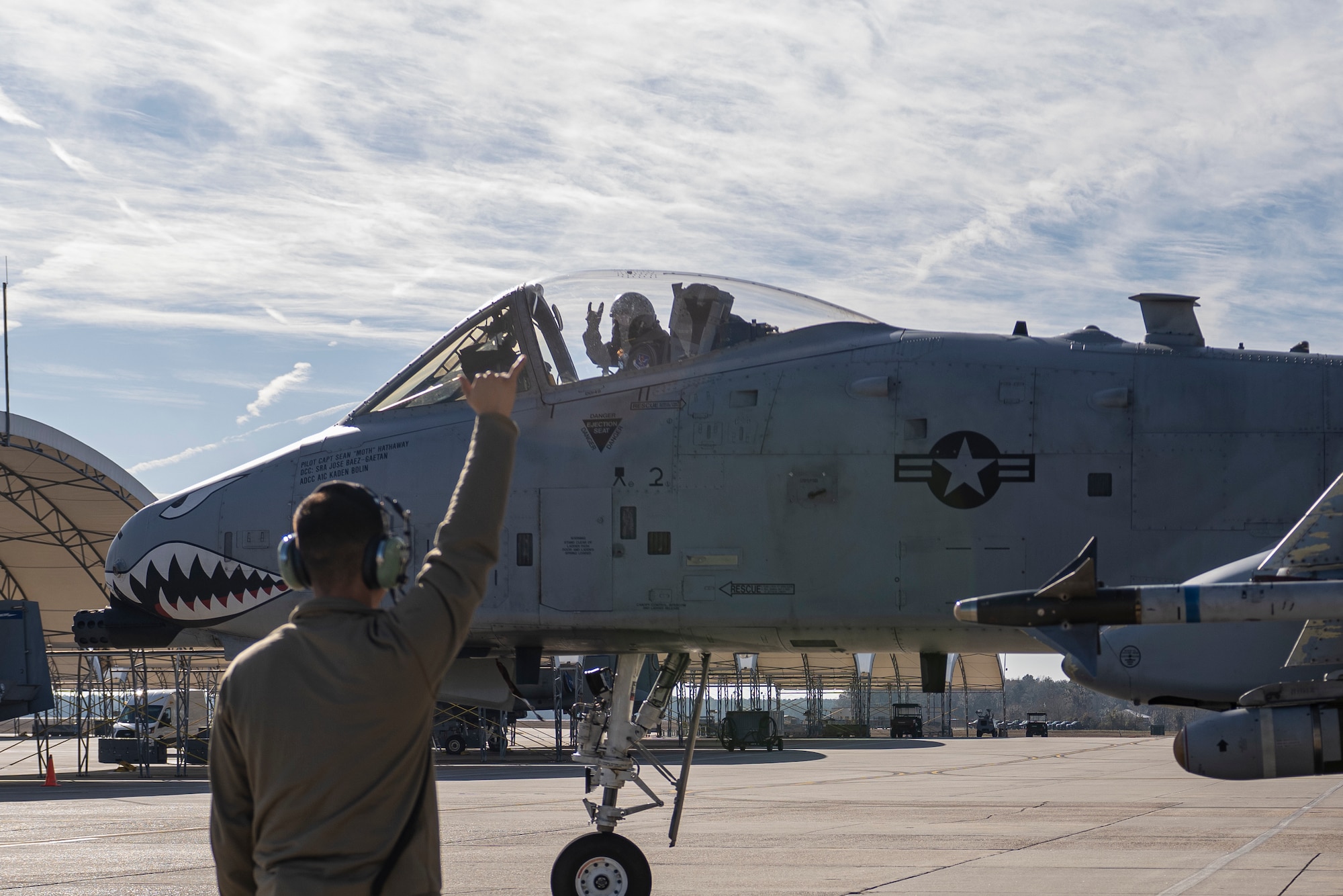 Crew chief sends off an A-10C pilot