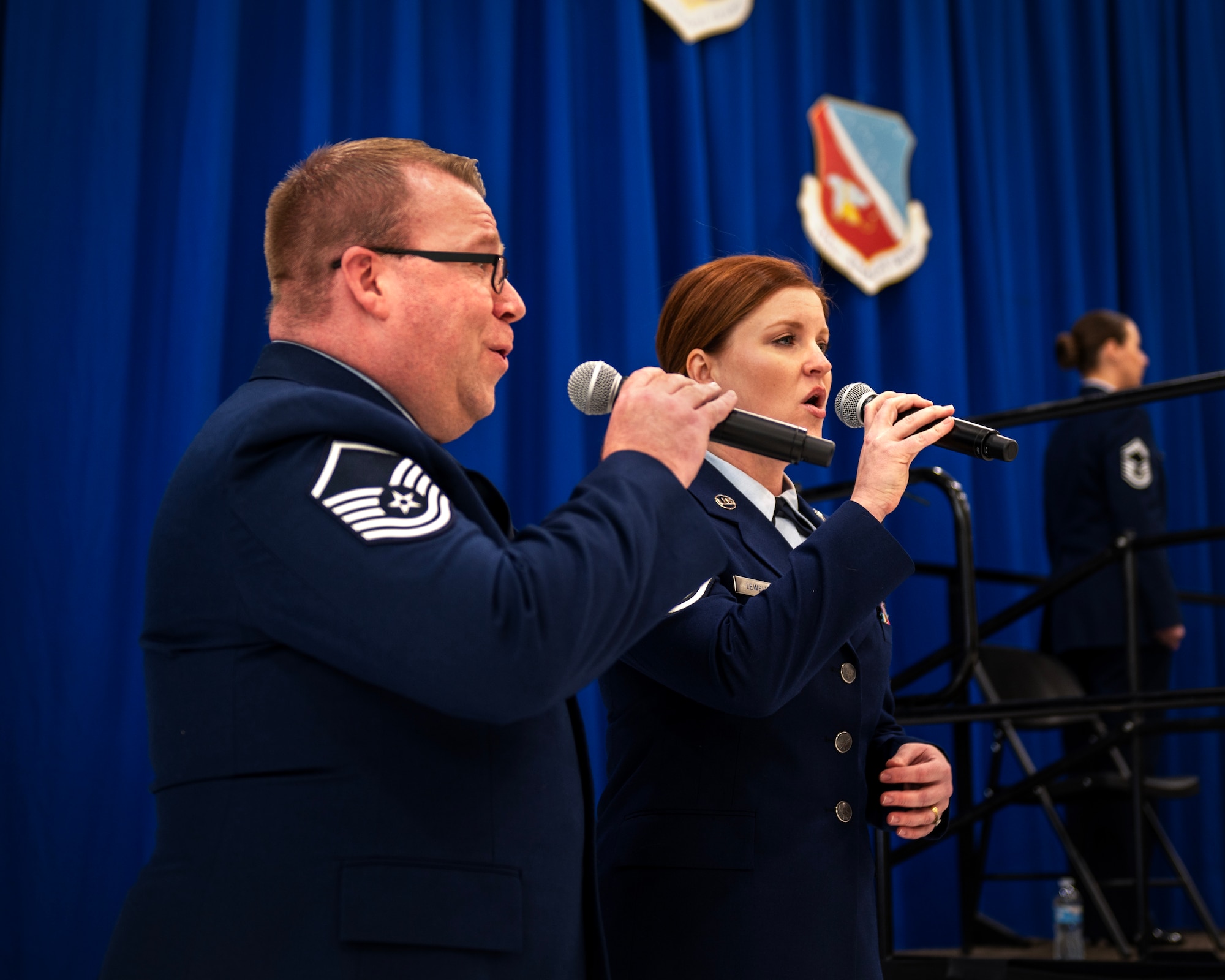 U.S. Air Force Master Sgt. Ryan Ringwelski and Master Sgt. Jessica Lewellen sing the national anthem during a Distinguished Flying Cross Decoration ceremony, Jan. 7, 2023, St. Paul, Minn.
