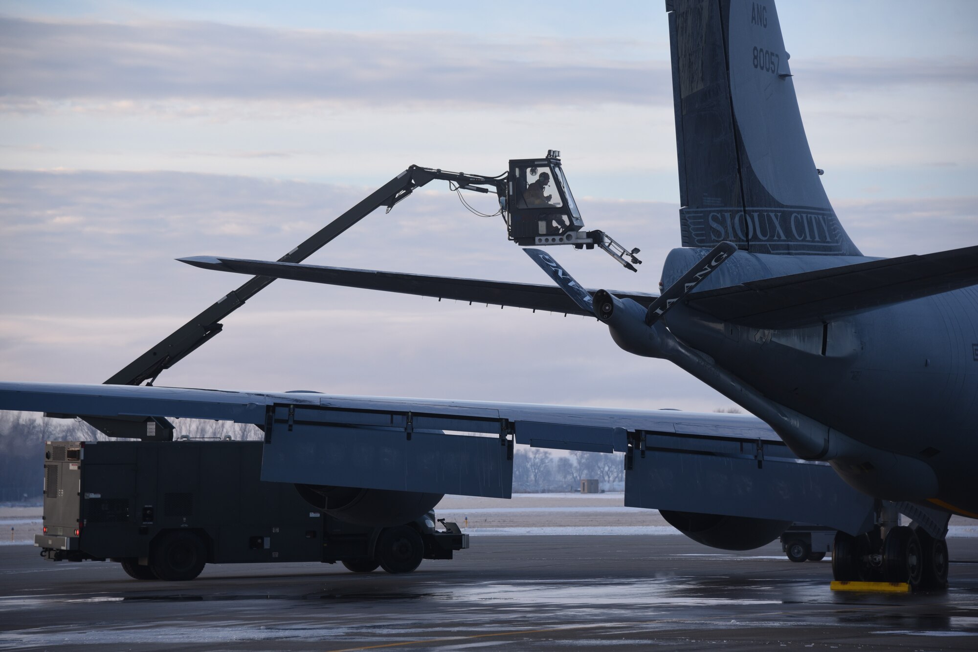 KC-135 deice