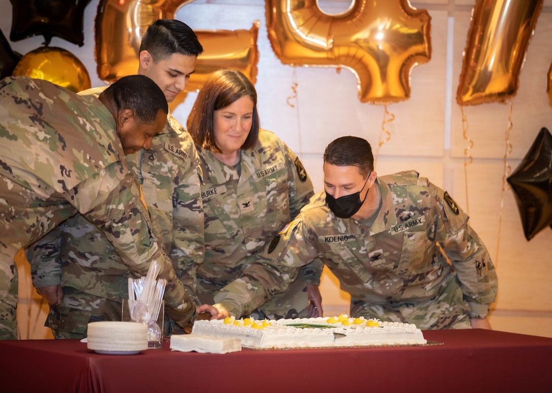 Command team cut cake