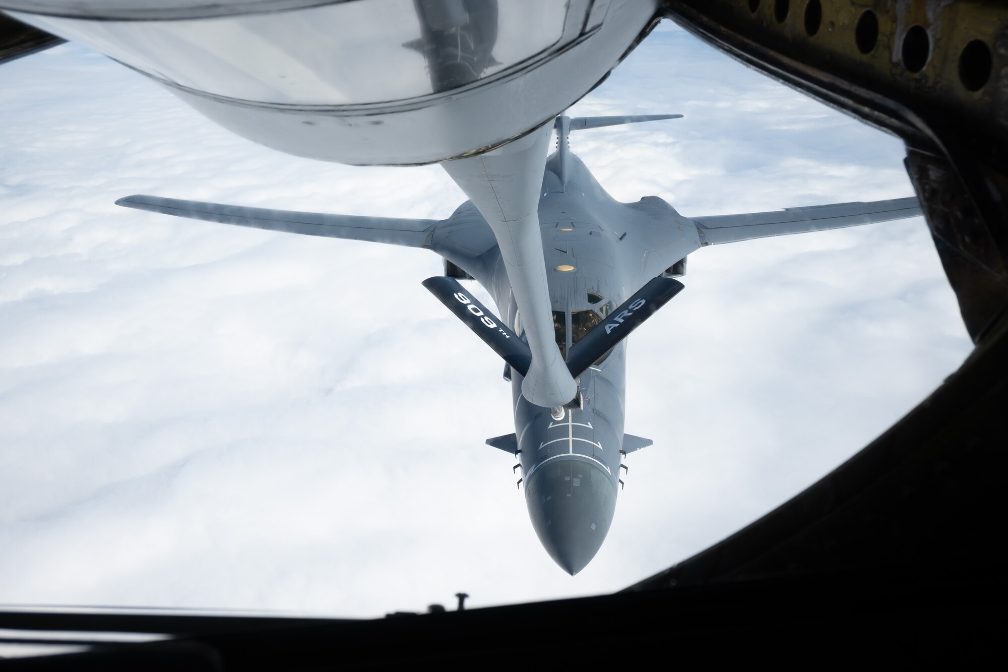 Aircraft approaches another aircraft for mid-flight refueling