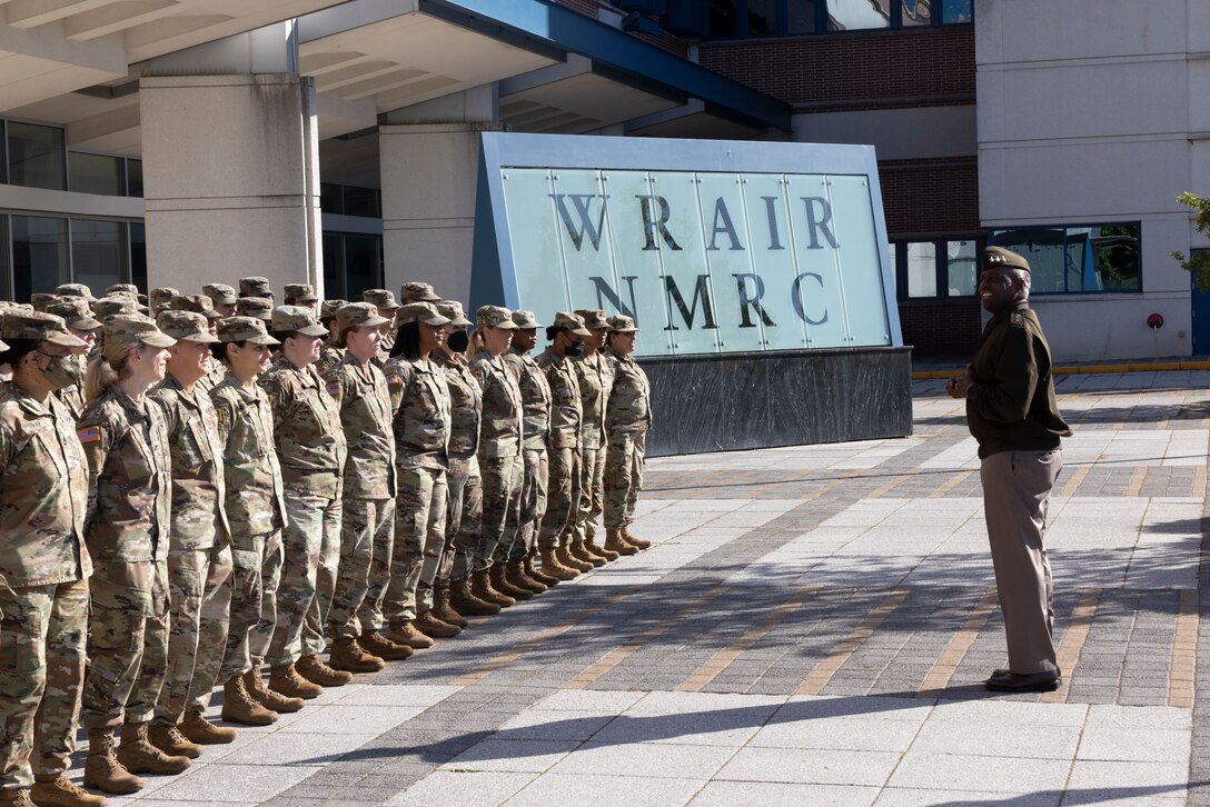 U.S. Army Surgeon General speaks to WRAIR Soldiers