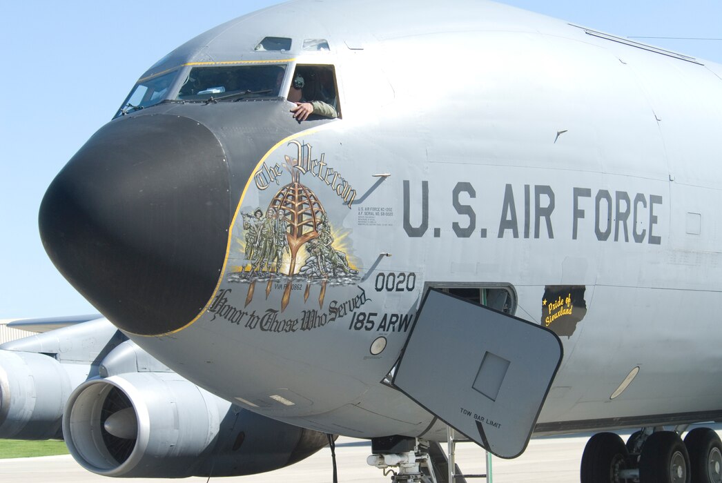 A U.S. Air Force KC-135E
