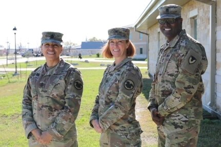 Army Reserve Public Affairs leadership visits deploying Soldiers