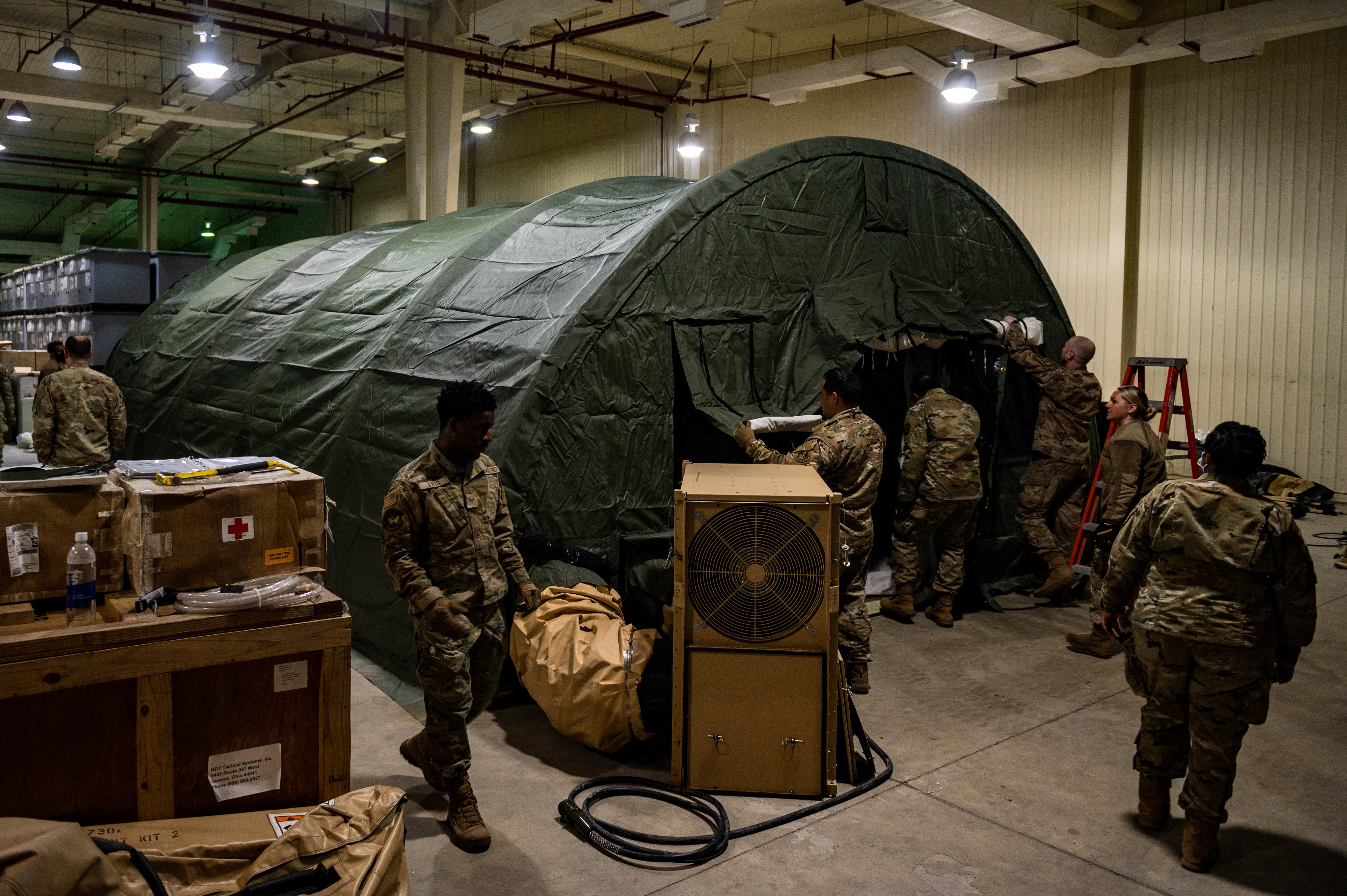 US MEDICAL■米軍実物■メディカルキャビネット■ミリタリー■22段 US MEDICAL□米軍実物□メディカルキャビネット□ミリタリー□22段